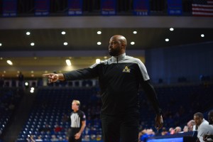 HBCU coach to take Chicago State job